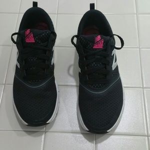 Women's New Balance 711 Shoes  - Size 10